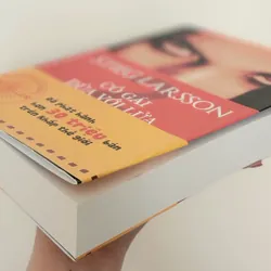 Trinh thám Thụy Điển: CÔ GÁI ĐÙA VỚI LỬA, mới 100% full seal (Tác giả: Stieg Larsson) 704310