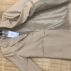 Áo khoác blazer, còn nguyên tem mác, chất liệu đẹp, màu be đậm 10473