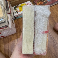 Tiếng chim hót trong bụi mận gai (mới 100%) 552395