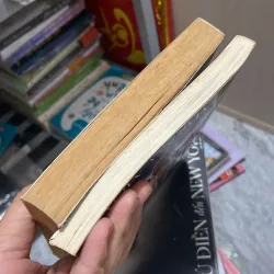 Công chúa mặt trăng - tập 1 ; 2 : CINDER ; SCARLET 960926