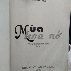 cuốn sách có tên "Mùa hoa nở" của tác giả Minh Hà.
( trọn bộ 2 tập) 546335