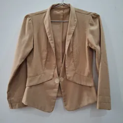 Áo khoác màu vàng đồng