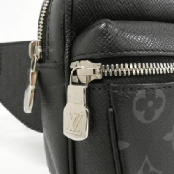 Túi đeo chéo Louis Vuitton Taiga Lama Bum Bag Outdoor M30245 613279