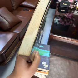 Thế giới xô lệch” – Bích Ngân 975427