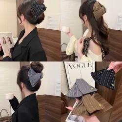 Kẹp tóc càng cua tam giác phong cách cổ Điển mới 2025