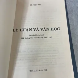 LÝ LUẬN VÀ VĂN HỌC - LÊ NGỌC TRÀ  1024703