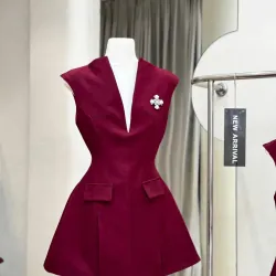 Đầm nữ kiểu dáng trẻ trung, chất liệu vải dày dặn, màu đỏ 777198