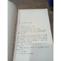 Cánh sen trong bùn - Lê Văn Trương 1003589