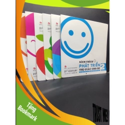 (TẶNG BOOKMARK) Bộ 6 Cuốn Kích Thích Phát Triển Thị Giác Cho Bé (từ dưới 2 tháng tuổi đến 6 tháng tuổi) khổ vuông Nhiên Hà dịch mới 90% bẩn nhẹ RBK2404 2016 giáo dục