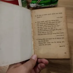 cuốn sách do Nhà xuất bản Trẻ phát hành "Danh ngôn lý tưởng - Có chí thì nên". 1032185