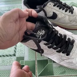 Giày Nike Air màu trắng đế đỏ, size 40 705132