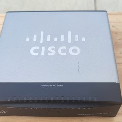 Router CISCO 16port/10-100 Switch SD216