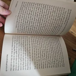 Sống và viết ở đảo quốc Sư Tử (có chữ ký tác giả)
 756915