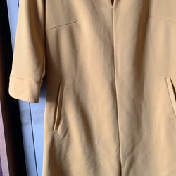 Đầm suông nữ không cổ màu vàng kim cos tuis 2 been 478402