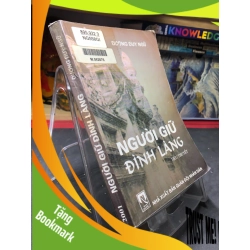 (TẶNG BOOKMARK) Người giữ đình làng 2001 mới 60% ố bẩn nhẹ Dương Duy Ngữ RBK0906 SÁCH VĂN HỌC