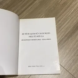 DI TÍCH LỊCH SỬ CÁCH MẠNG NHÀ TÙ SƠN LA, sách song ngữ Việt Anh (XB 2009) 597053