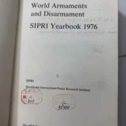 World Armaments and Disarmament: SIPRI Yearbook 1976 - Stockholm International 998455