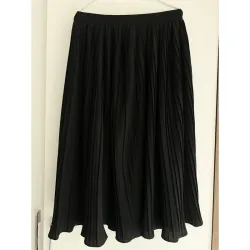MỚI 99%***CHÂN VÁY XẾP LY ZARA BASIC ĐEN* VIỀN XOÈ* CHẤT SUÔNG ĐẸP* TẶNG QUÀ 0Đ 591528