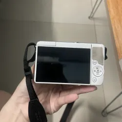 Máy ảnh Canon Mirrorless màu trắng kích thước nhỏ gọn 1030649