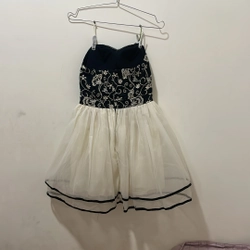 đầm ngang ngực ôm eo 70% 528038