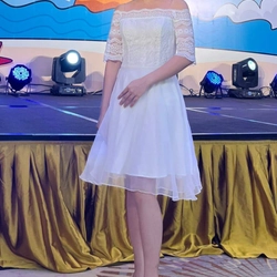 Váy trắng trễ vai size S