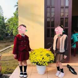 Bộ chân váy và áo khoác dạ đỏ cho bé gái 4-6 tuổi