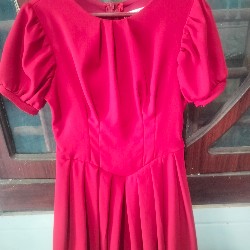 Đầm xinh màu đỏ hoa hồng 