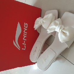 Dép nơ lụa màu trắng sz 39 sale sốc óc, dọn nhà nên thanh lý rất rẻ 12881