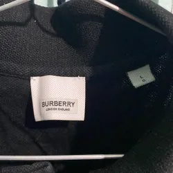 Áo Polo Burberry Size L màu đen  714039