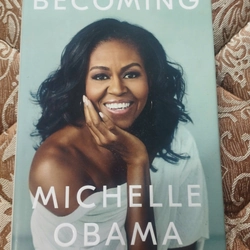 Sách Becoming Michelle Obama