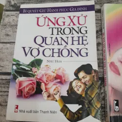 2 quyển sách Những thắc mắc về giới tính bạn trẻ và quan hệ vợ chồng.  601430