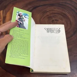 II Văn Học: Nụ Hôn Của Quỷ (Tập 1) - Tiểu Ni Tử - 2011 1008462