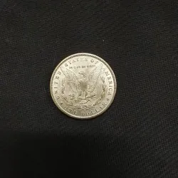 Đồng xu có hình một con chó bull đội mũ và ngậm xì gà. 756504