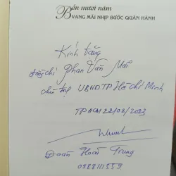 40 năm vang mãi khúc quân hành - có chữ ký đại tá NS nhiếp ảnh Đoàn Hoài Trung