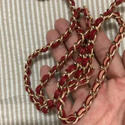 Túi xách dây đeo chéo dự tiệc da mềm màu đỏ đô chưa dùng còn nguyên tag 1019332