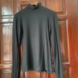TA. Áo đen cổ cao tay dài size M