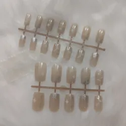 Tặng 1 vỉ nail box new 997089