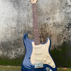 Squier Bullet strat Stratocaster Hardtail. Ngoại hình còn đẹp 