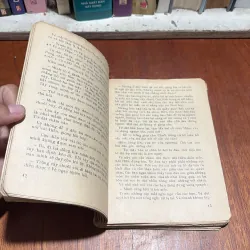 [Sách 8x] - II Sưu Tầm: Buổi Đầu Thử Thách - Đào Phương - 1983 934722