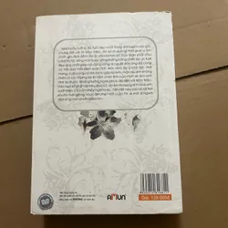 Gió mang ký ức thổi thành những cánh hoa 562981