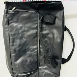 Túi chữ nhật CK màu đen, cond 90%, 150K 925362