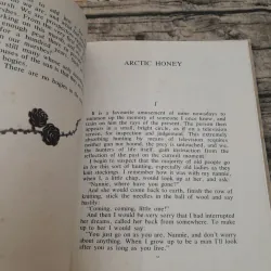 Sách truyện màu tiếng Anh khổ lớn. THE SUN'S STOREHOUSE. 3TH print 1981 in tại Nga 758698