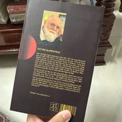 Cứu tinh vũ trụ - Victor Slipentrac (Bìa mềm) 689390