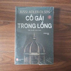 Cô gái trong lồng