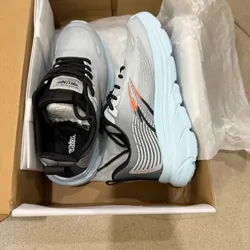 Giày thể thao nữ - size 38 (mới) 697218