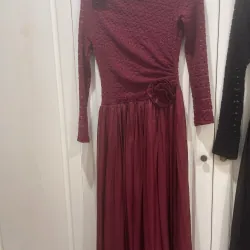 Đầm dạ hội maxi tay dài phối hoa nổi bật màu đỏ thẫm 754228