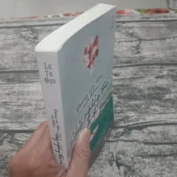 Tản văn-Hãy ngẩng đầu mà đi. Tác giả Lư Tư Hạo. 753968