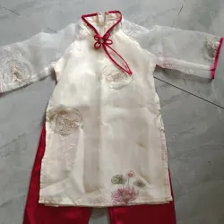 Áo dài thêu kem quần lụa 