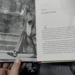 Hành trình về Phương Đông" (tên tiếng Anh: Journey to the East). 

BÌA CỨNG 703722