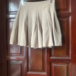 V 181 Chân váy xếp ly màu nâu nhạt size S